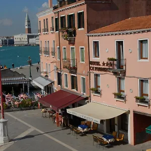 ca-formenta.hotelinveneto.com/